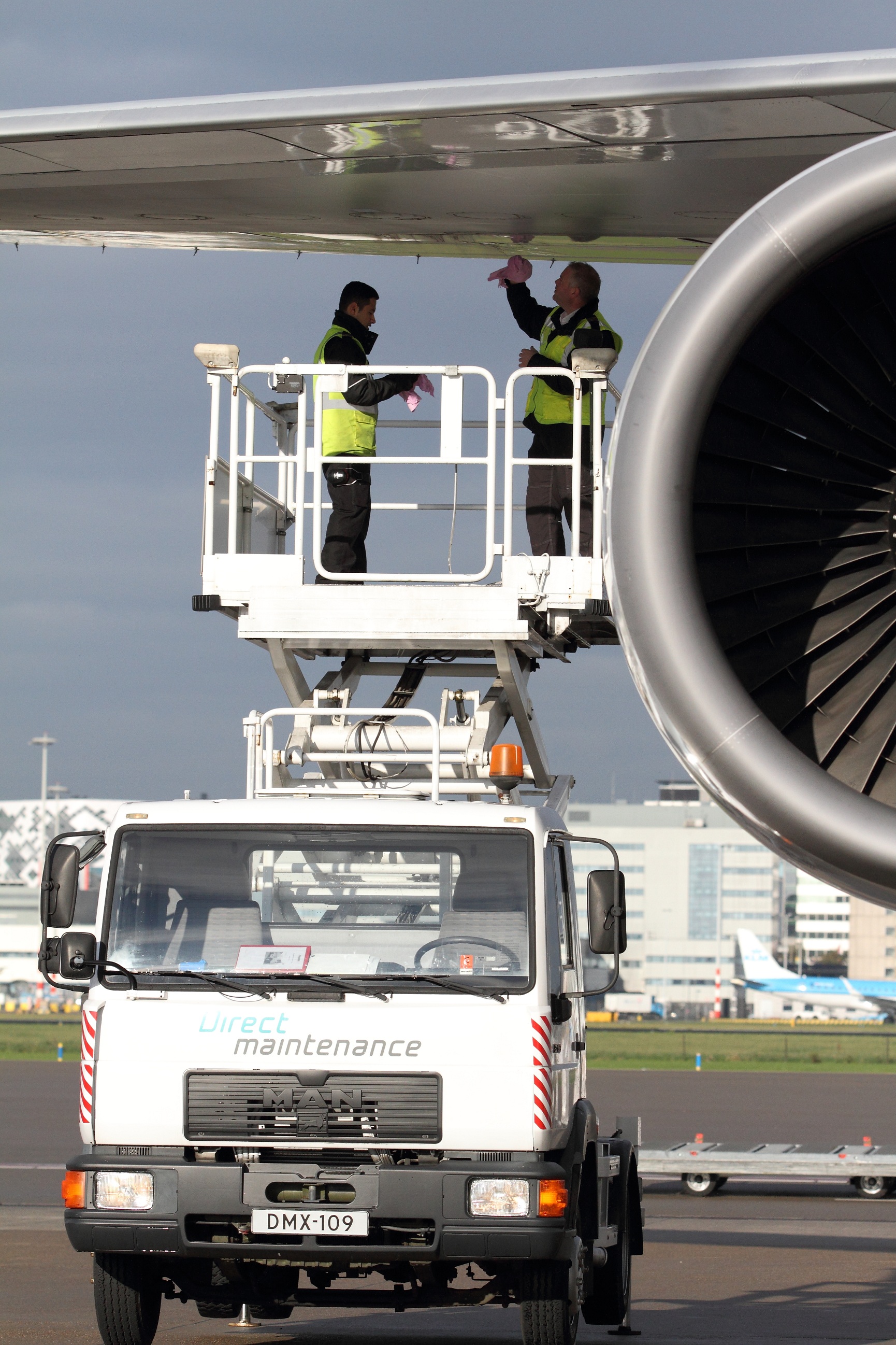 君临国际-科技赋能场景,让娱乐更有趣!